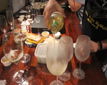 [아이온 신규 와인 동호회 마리아주, 첫 와인 모임 진행 모습] 